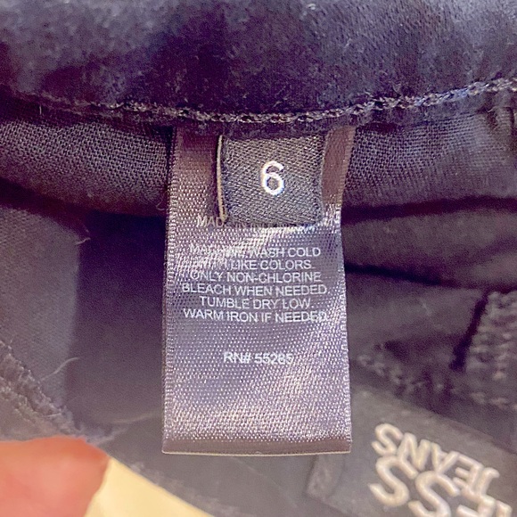 Skinny Express Jeans with a mid rise. So soft! - Picture 2 of 4